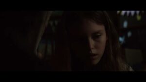 本編映像＜その子の名前は…＞『バイオハザード：ウェルカム・トゥ・ラクーンシティ』１月28日（金）全国の映画館で公開